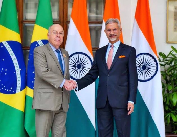 Dr. S. Jaishankar shaking hands with Brazil’s foreign minister in front of Brazilian and Indian flags